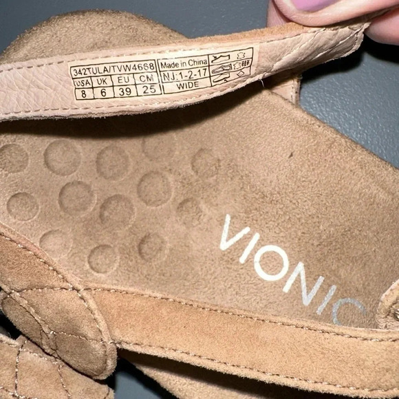 Vionic 8W t-strap tan with beading orthotic sandals - Picture 9 of 9